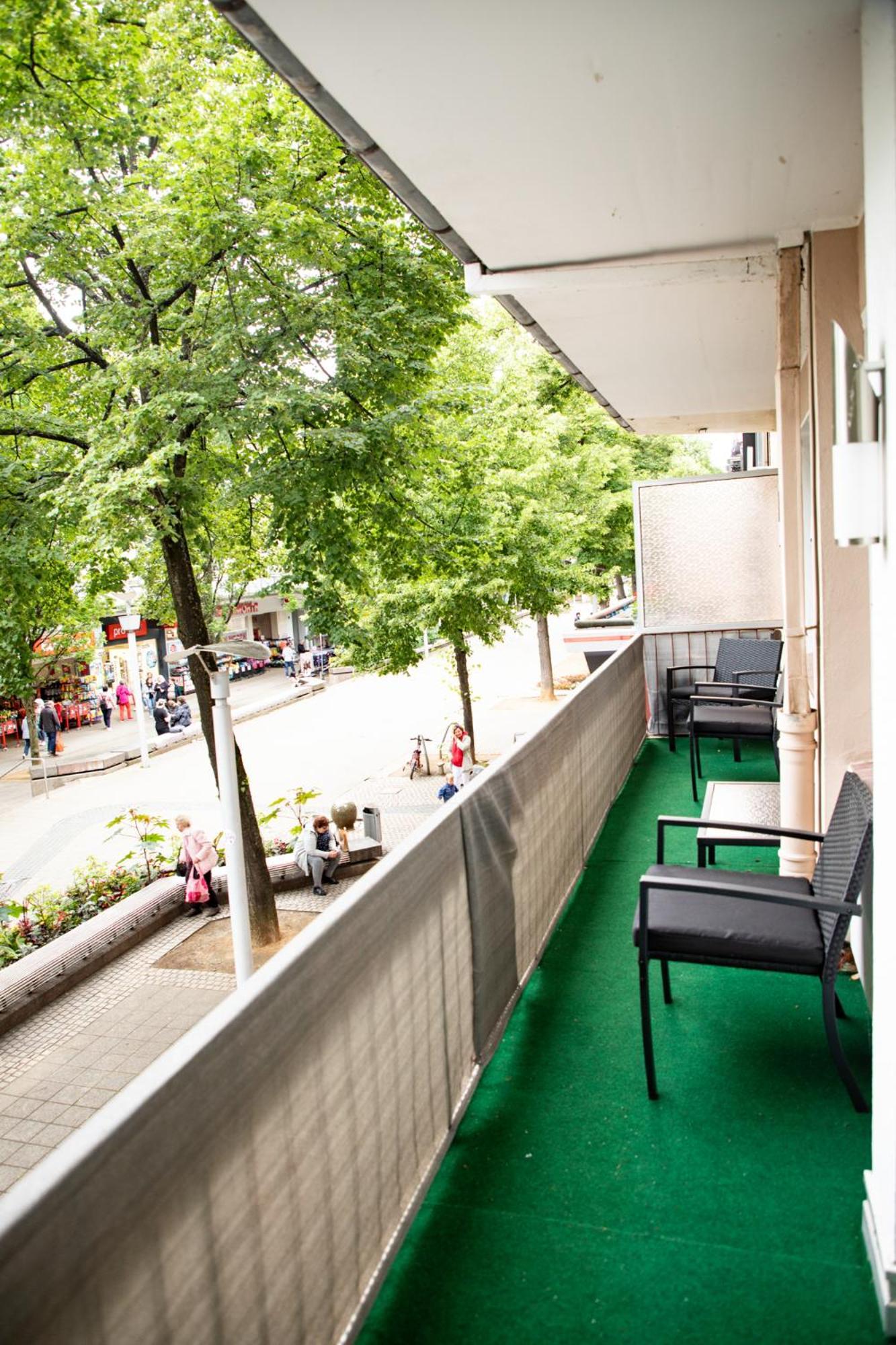 Me Living Bad Pyrmont Innenstadt 10 Meter Balkon Extérieur photo